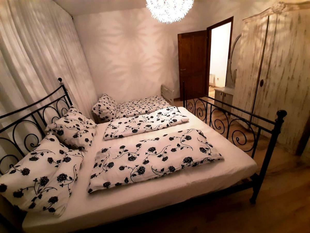 2 Bedroom Apartment near Heroes Square Boedapest Buitenkant foto