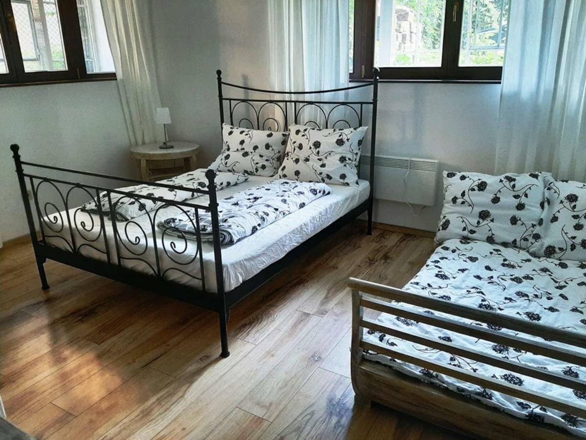 2 Bedroom Apartment near Heroes Square Boedapest Buitenkant foto