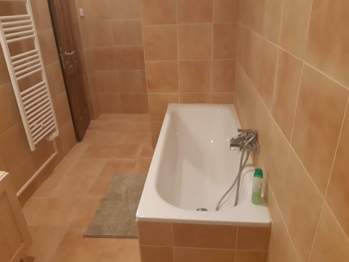 2 Bedroom Apartment near Heroes Square Boedapest Buitenkant foto